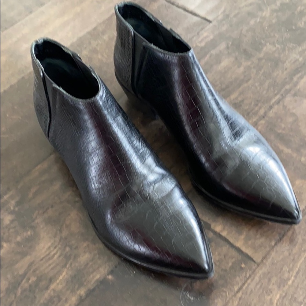 Club Monaco low ankle booties